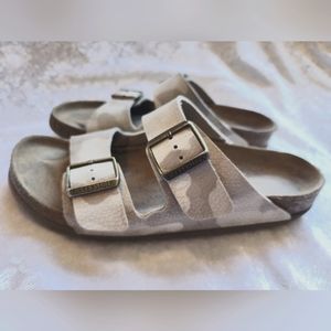 CAMO Cream Camo Ladies Birkenstock Sandals | size 8.5